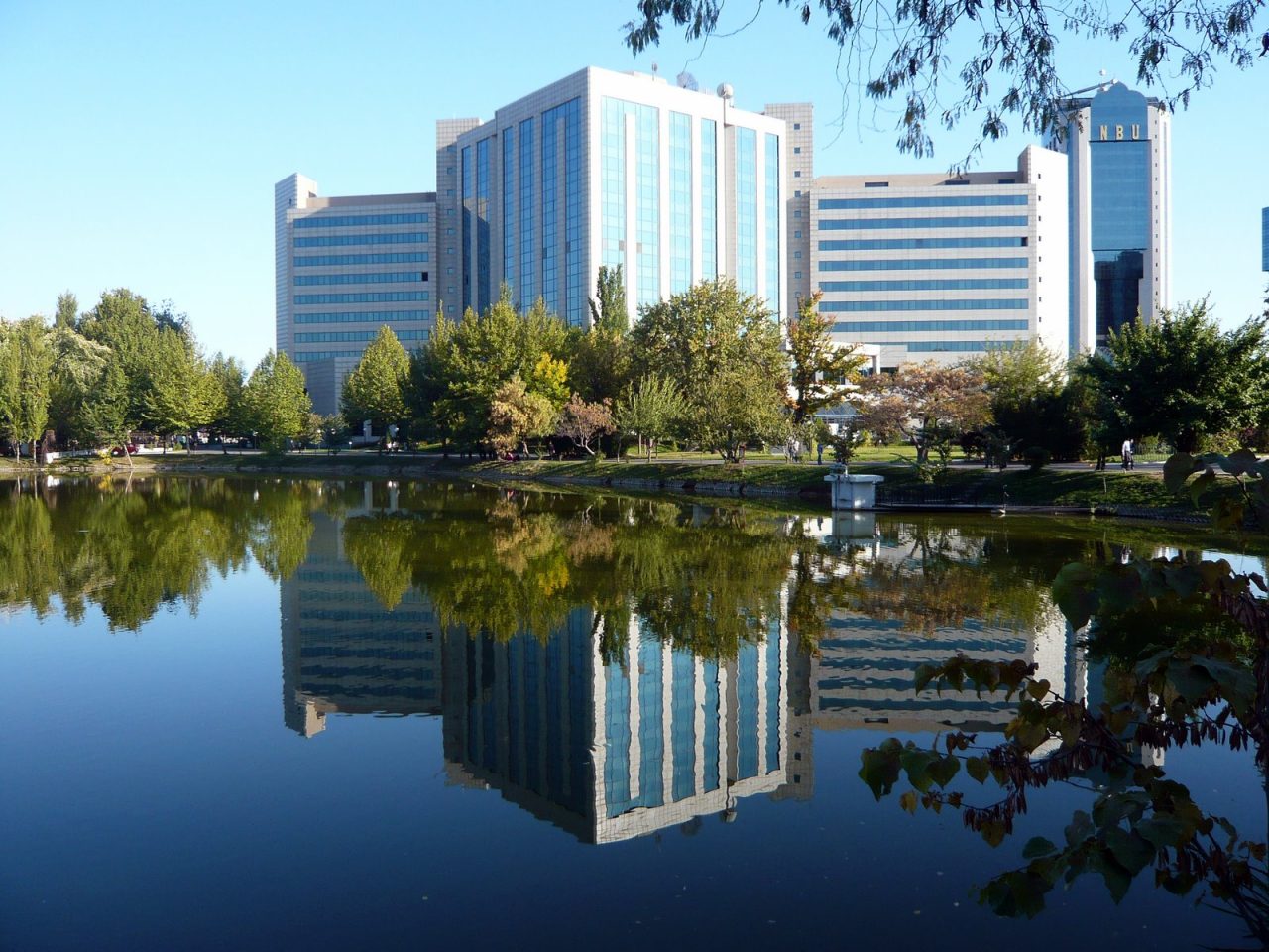 Ташкент. Прогулка вдоль канала