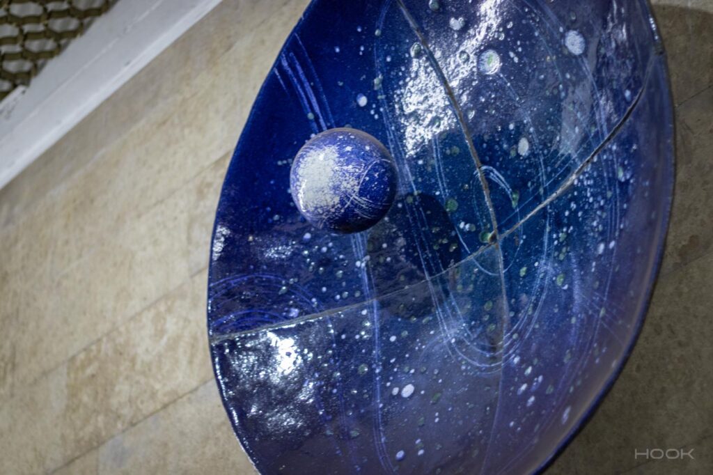 Млечный Путь, хрустальные колонны и керамика до небес — станция “Космонавты”