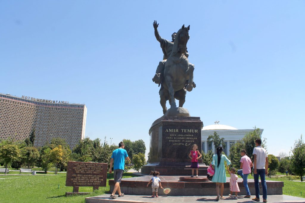 Справедливость по-новому: Реновация, номера и «право сильного»