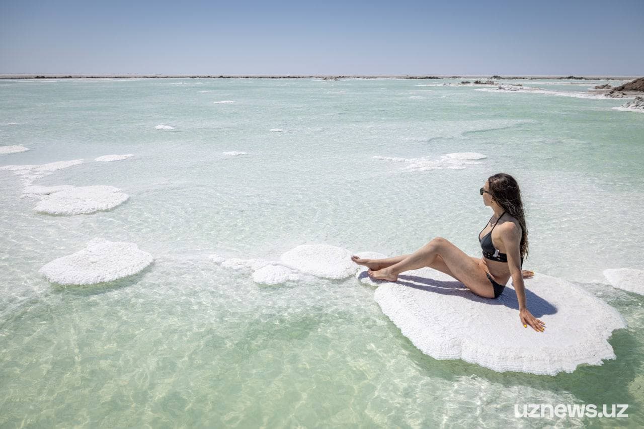 Солончаковое озеро Барсакельмес (Каракалпакстан)