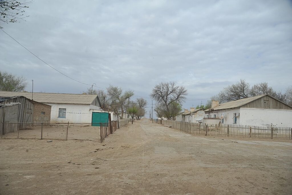 Хокимы скрывают, банки транжирят: о чем пишет узбекский Telegram