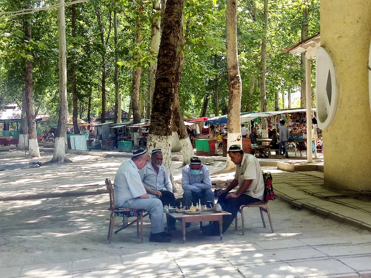 Отказ от рукопожатия: новый имидж Узбекистана?