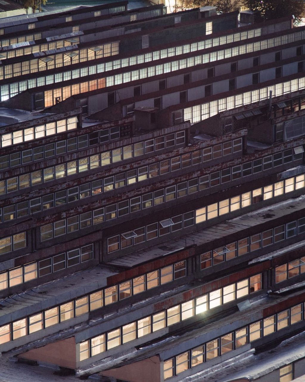 Советский модернизм и брутализм в архитектуре Ташкента на фото Арсения Котова